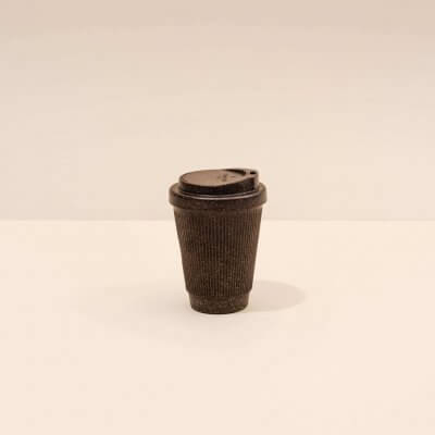 Kaffeeform Becher vom weiten Farbe dunkelbraun