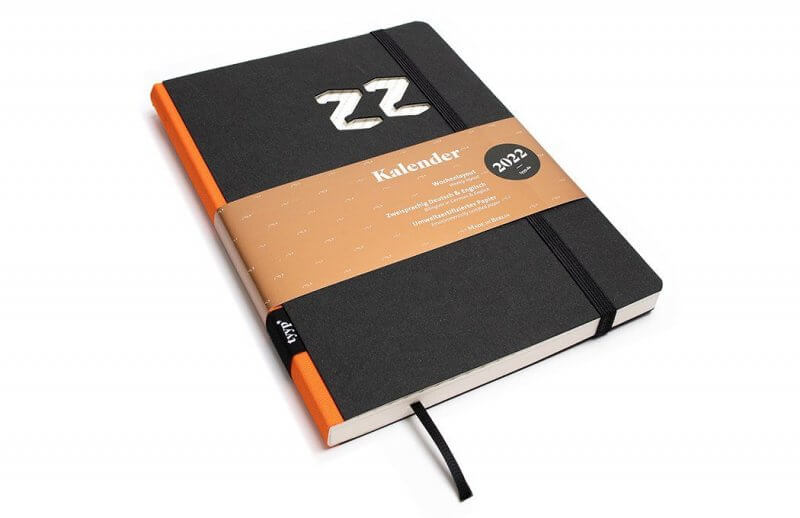 Tyyp Kalender 2022 Design in schwarz orange