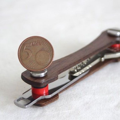 Keycabin - Schlüsselbund Farbe Nussbaum mit Münze