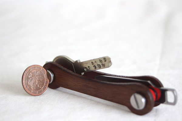 Keycabin Model-I Farbe Nussbaum mit Münze