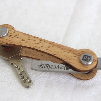 Keycabin Schlüsselanhänger aus Eiche - offen