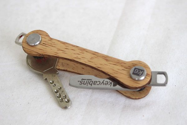 Keycabin Schlüsselanhänger aus Eiche - offen